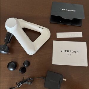 Therabody Theragun G3 in White and Black